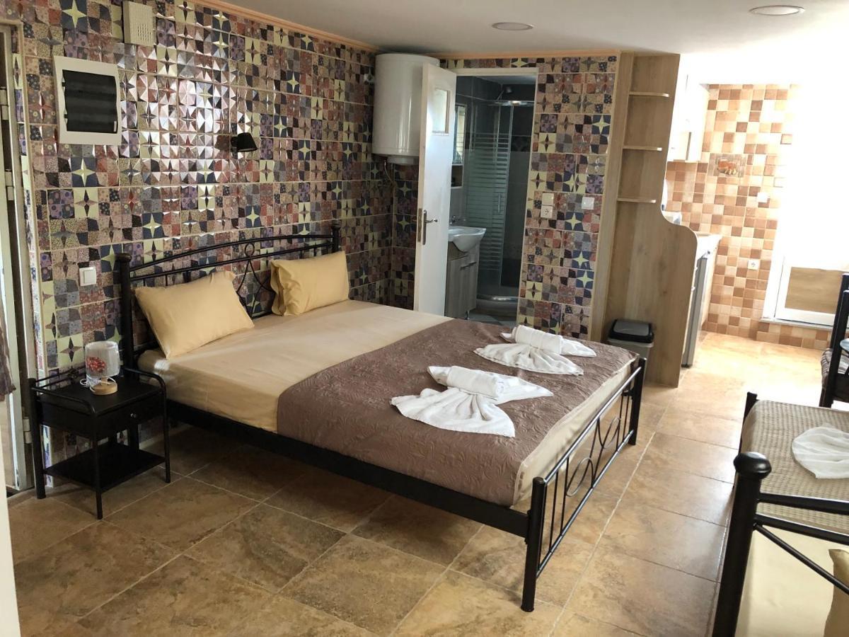 Nikolakakis Rooms Lavrio Экстерьер фото