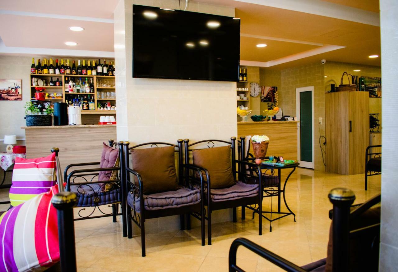 Nikolakakis Rooms Lavrio Экстерьер фото